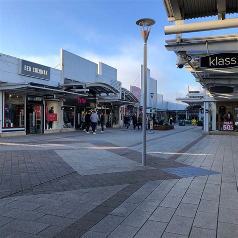 junction 32 opening times boxing day|junction 32 outlet village opening times.